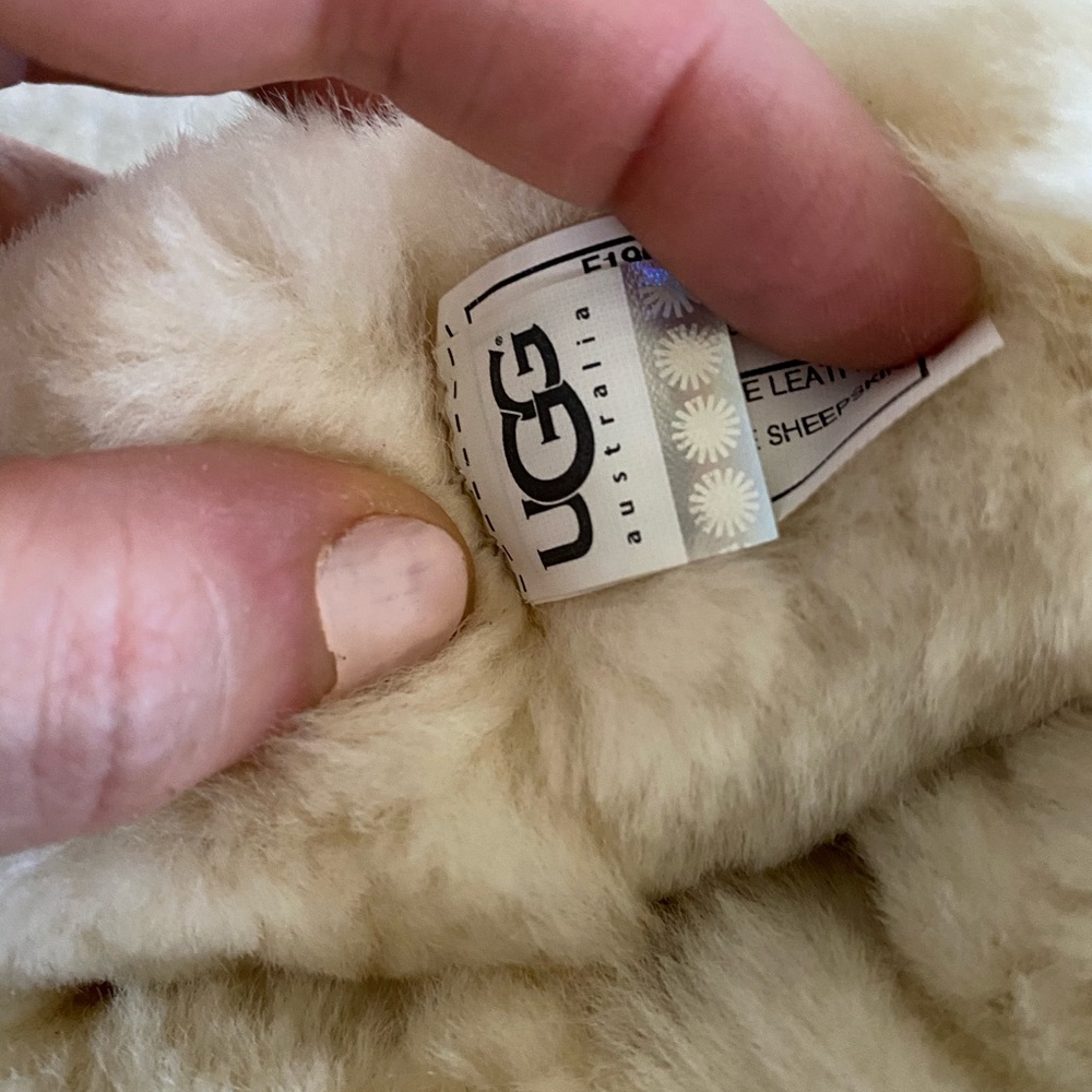 Ugg Bailey Button Left Shoe Only Replacement - image 5